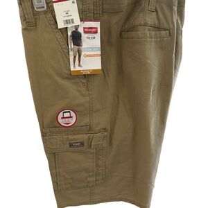 Wrangler Men's Brown Cargo Shorts size 48
